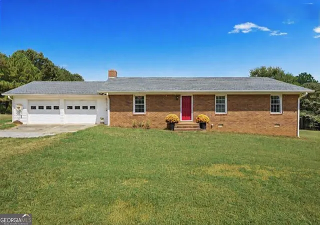 Photo 1 of Sale Pending at 1825 Fork Crk Cir, Bowman, GA 30624 | MLS# 10845149 | Listing updated on 2026-10-01