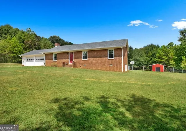 Photo 3 of Sale Pending at 1825 Fork Crk Cir, Bowman, GA 30624 | MLS# 10845149 | Listing updated on 2026-10-01