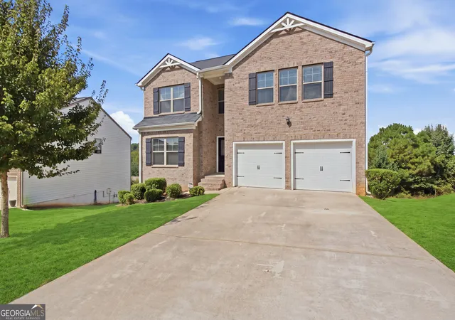 Photo 2 of Single family home for sale at 399 Toronto Cir, Hampton, GA 30228 | MLS# 10845521 | Listing updated on 2026-10-03
