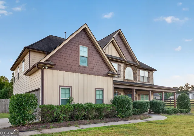 Photo 3 of Single family home for sale at 117 Palomino Dr, Newnan, GA 30265 | MLS# 10844029 | Listing updated on 2026-10-07