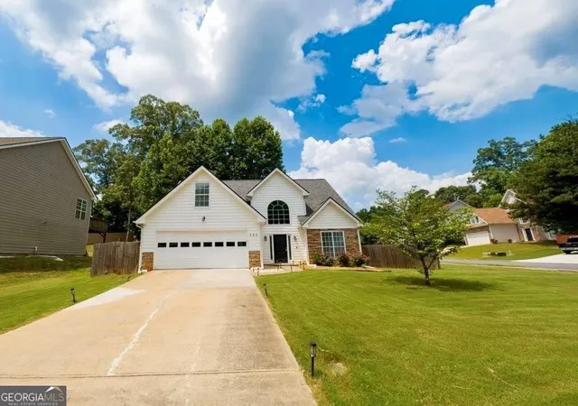 Photo 4 of Single family home for sale at 225 Shadetree Ln, Lawrenceville, GA 30044 | MLS# 10841701 | Listing updated on 2026-09-22