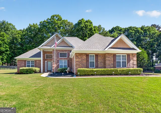 Photo 3 of Single family home for sale at 1625 Lake Dow Rd, Mcdonough, GA 30252 | MLS# 10845996 | Listing updated on 2026-09-28
