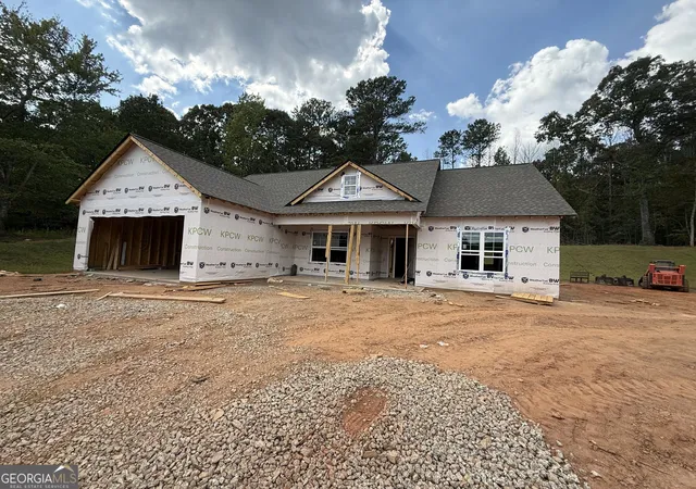 Single family home for sale at 116 Fuller Ct, Grantville, GA 30220 | MLS# 10849088