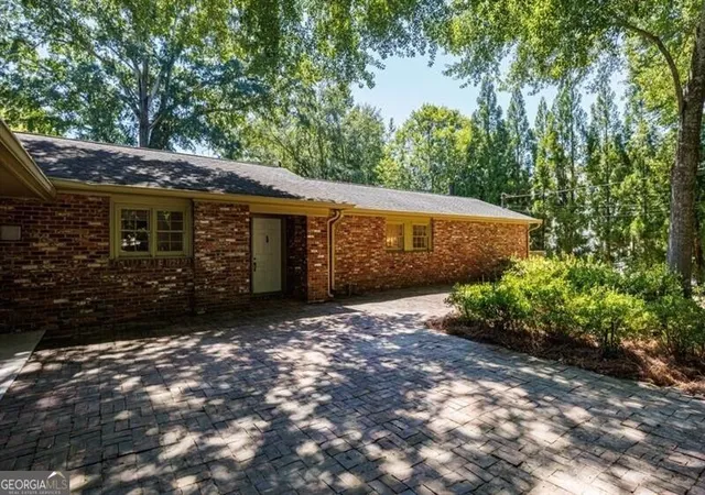Single family home for sale at 1510 Peachtree Battle Ave NW, Atlanta, GA 30327 | MLS# 10843403