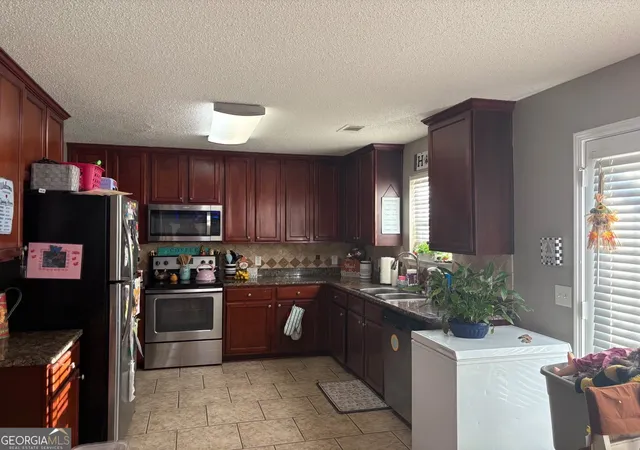 Photo 4 of Single family home for sale at 113 Derringer Ct, Byron, GA 31008 | MLS# 10872838 | Listing updated on 2026-10-28