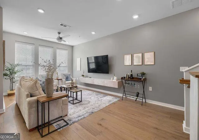 Listing Photo 4 - Condo for sale in building located at 1050 Stacks Ave SE, Atlanta, GA 30315 - Unit #1506