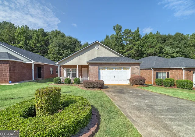 Photo 2 of Single family home for sale at 140 Astilbe Meadow Dr, Locust Grove, GA 30248 | MLS# 10818441 | Listing updated on 2026-10-02