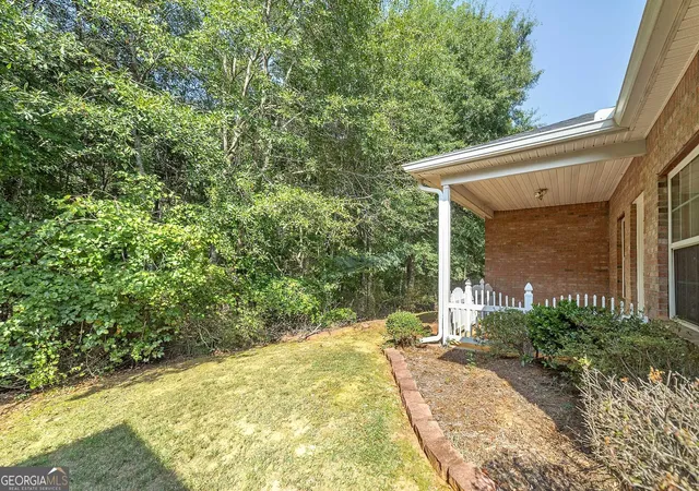 Photo 3 of Single family home for sale at 140 Astilbe Meadow Dr, Locust Grove, GA 30248 | MLS# 10818441 | Listing updated on 2026-10-02