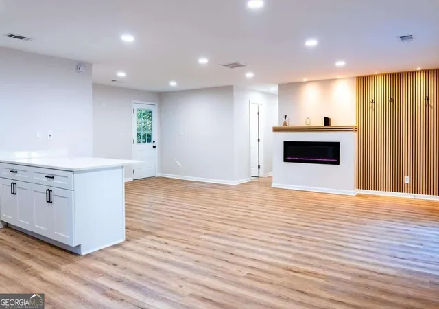 Photo 3 of Single family home for sale at 924 Brookdale Pl, Decatur, GA 30033 | MLS# 10880227 | Listing updated on 2026-10-28