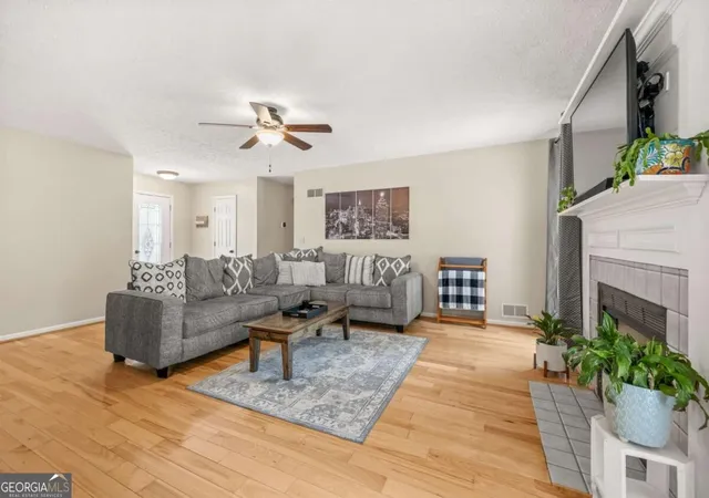Photo 4 of Single family home for sale at 5930 Branden Hl Ln, Buford, GA 30518 | MLS# 10853720 | Listing updated on 2026-10-09