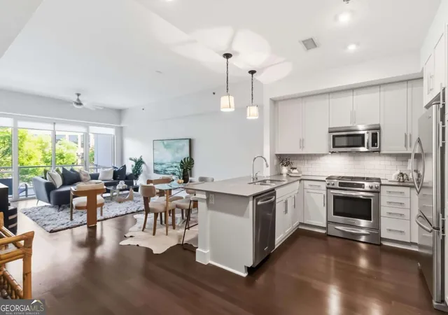 Listing Photo 4 - Condo for sale in building located at 1100 NW Howell Mill Rd NW, Atlanta, GA 30318 - Unit #204