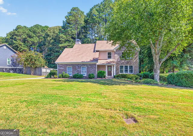 Photo 3 of Sale Pending at 2388 Radbury Ln, Snellville, GA 30078 | MLS# 10850555 | Listing updated on 2026-10-08