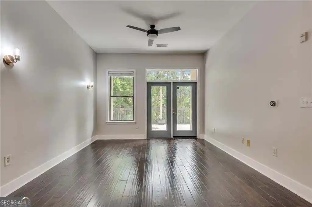 Listing Photo 2 - Condo for sale in 425 Chapel St Sw located at 425 Chapel St Sw, Atlanta, GA 30313 - Unit #2107