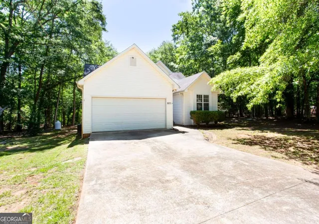 Single family home for sale at 8071 Beachwood Dr, Murrayville, GA 30564 | MLS# 10838695
