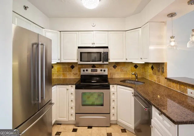Photo 3 of Condo for sale at 2870 Pharr Ct S NW #2403, Atlanta, GA 30305 | MLS# 10851669 | Listing updated on 2026-09-23