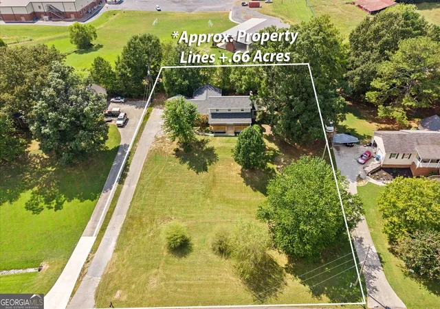 Photo 3 of Single family home for sale at 1421 Thrasher Dr, Dalton, GA 30721 | MLS# 10839989 | Listing updated on 2026-10-15