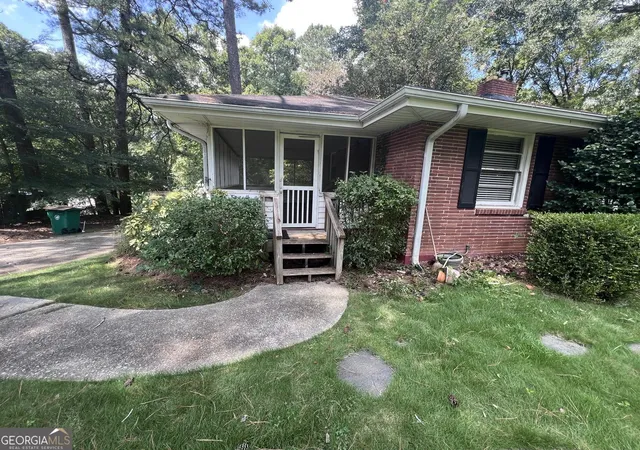 Photo 2 of Sale Pending at 3000 Wilson Rd, Decatur, GA 30033 | MLS# 10840897 | Listing updated on 2026-09-11