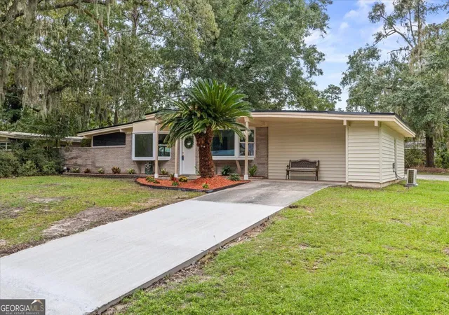 Photo 3 of Single family home for sale at 321 Briarcliff Cir, Savannah, GA 31419 | MLS# 10871175 | Listing updated on 2026-10-29