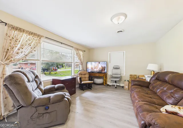 Photo 3 of Single family home for sale at 103 Morningside Dr, Warner Robins, GA 31088 | MLS# 10848507 | Listing updated on 2026-09-18