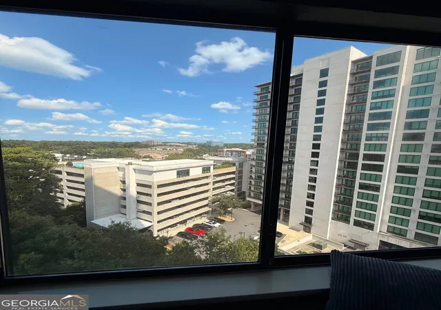 Listing Photo 2 - Condo for sale in building located at 3481 Lakeside Dr Ne, Atlanta, GA 30326 - Unit #1502
