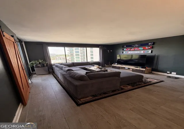 Photo 3 of Condo for sale at 3481 Lakeside Dr NE #1502, Atlanta, GA 30326 | MLS# 10844003 | Listing updated on 2026-09-11
