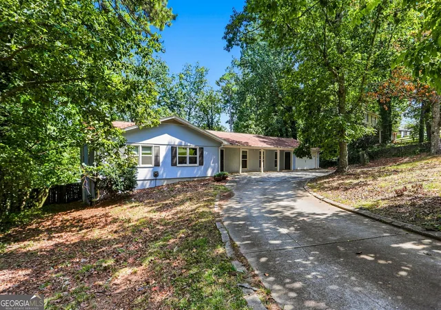 Photo 3 of Single family home for sale at 2324 Sussex Ct, Snellville, GA 30078 | MLS# 10838402 | Listing updated on 2026-10-09