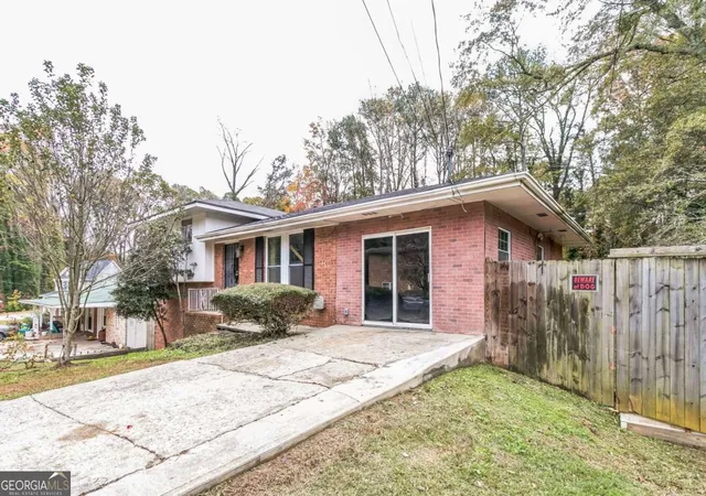 Photo 2 of Single family home for sale at 927 Slash Pine Rd, Forest Park, GA 30297 | MLS# 10837331 | Listing updated on 2026-09-04
