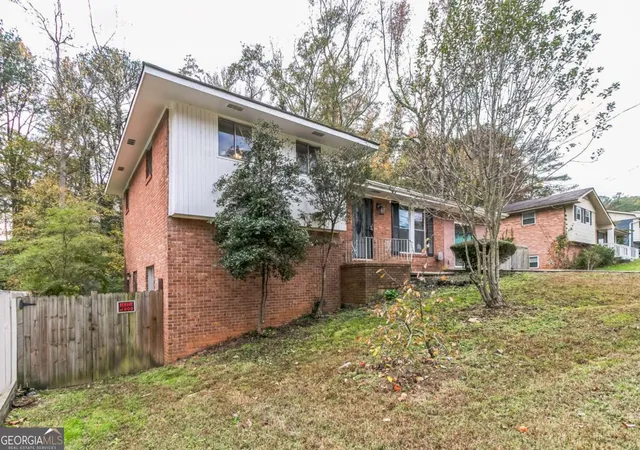 Photo 2 of Single family home for sale at 927 Slash Pine Rd, Forest Park, GA 30297 | MLS# 10837331 | Listing updated on 2026-09-04