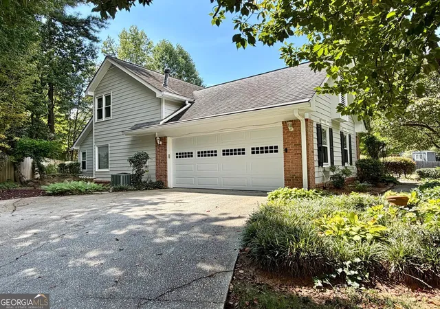 Photo 2 of Single family home for sale at 3240 Country Walk Dr, Powder Springs, GA 30127 | MLS# 10849376 | Listing updated on 2026-10-02