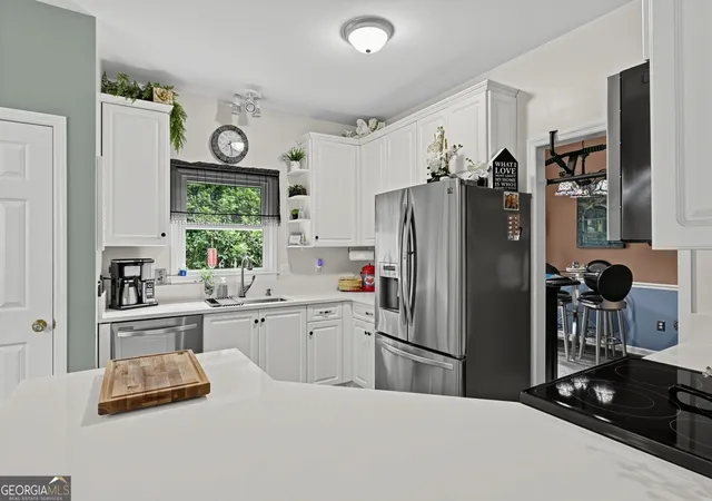 Photo 2 of Single family home for sale at 12 Oak Park Pl, Savannah, GA 31405 | MLS# 10849765 | Listing updated on 2026-10-16