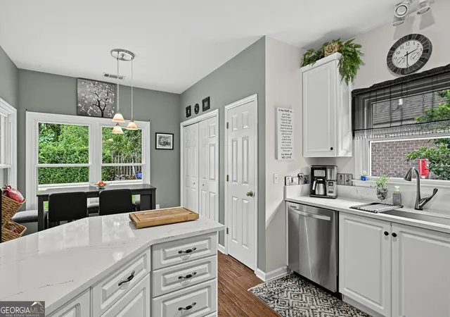 Photo 3 of Single family home for sale at 12 Oak Park Pl, Savannah, GA 31405 | MLS# 10849765 | Listing updated on 2026-10-16