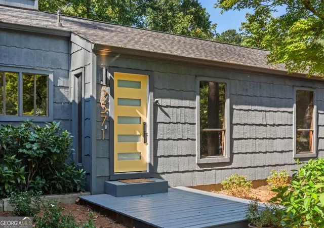 Photo 2 of Single family home for sale at 2571 Sandy Ct, Marietta, GA 30066 | MLS# 10851381 | Listing updated on 2026-10-07