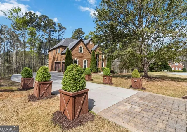 Photo 3 of Single family home for sale at 2704 Ivy Cir, Conyers, GA 30013 | MLS# 10844437 | Listing updated on 2026-09-21