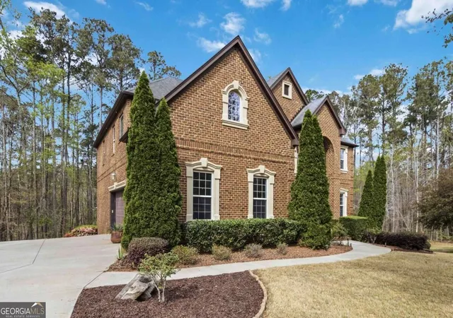Photo 4 of Single family home for sale at 2704 Ivy Cir, Conyers, GA 30013 | MLS# 10844437 | Listing updated on 2026-09-21