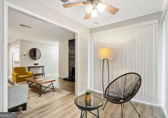 Listing Photo 4 - Condo for sale in building located at 2102 Augusta Dr SE, Marietta, GA 30067 - Unit #21