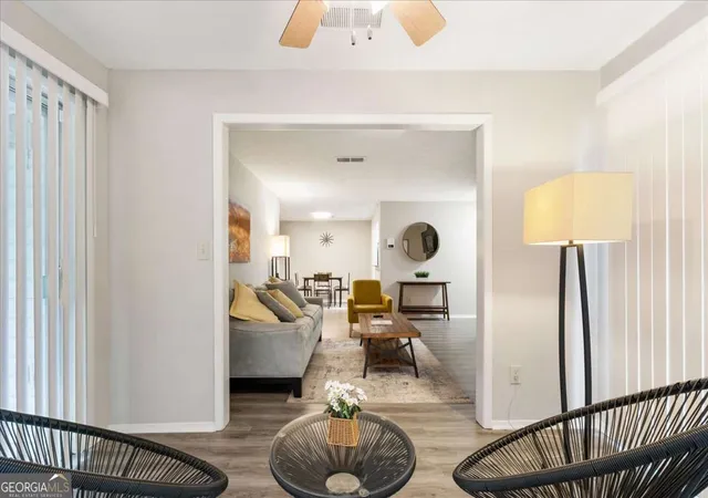 Listing Photo 5 - Condo for sale in building located at 2102 Augusta Dr SE, Marietta, GA 30067 - Unit #21