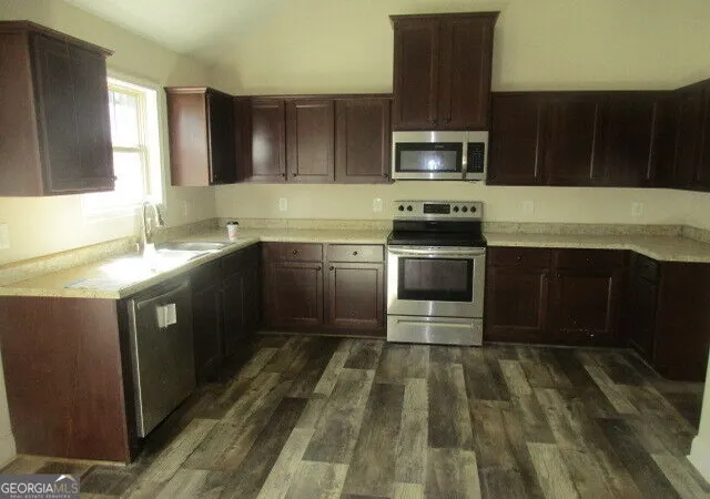 Photo 4 of Sale Pending at 123 Needleleaf Ct, Barnesville, GA 30204 | MLS# 10848629 | Listing updated on 2026-09-29