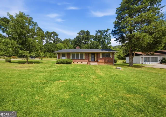 Photo 4 of Single family home for sale at 6622 Hawes Dr, Lithonia, GA 30058 | MLS# 10847680 | Listing updated on 2026-09-17