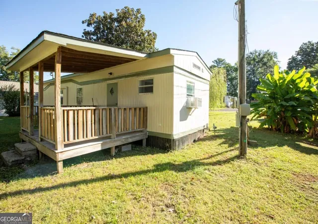 Photo 4 of Manufactured home for sale at 945 Avenue E, Dalton, GA 30721 | MLS# 10871166 | Listing updated on 2026-10-26