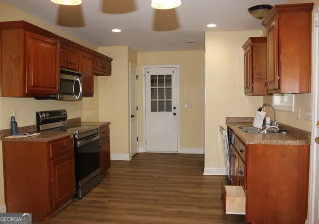 Photo 3 of Single family home for sale at 205 Gayla Ct, Warner Robins, GA 31088 | MLS# 10850951 | Listing updated on 2026-09-22