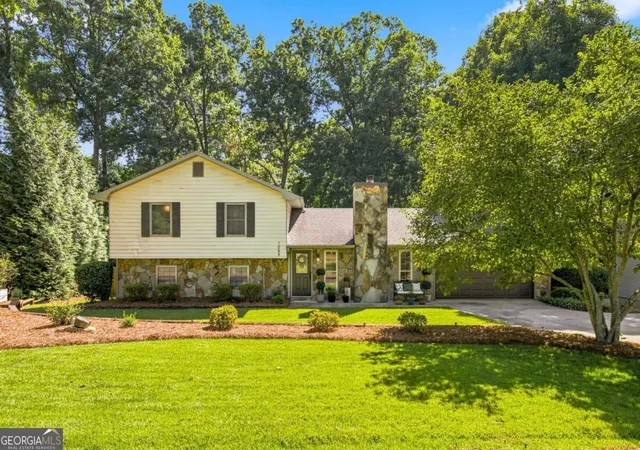 Photo 1 of Single family home for sale at 1088 Oak Grv Cir, Lawrenceville, GA 30043 | MLS# 10841972 | Listing updated on 2026-09-12