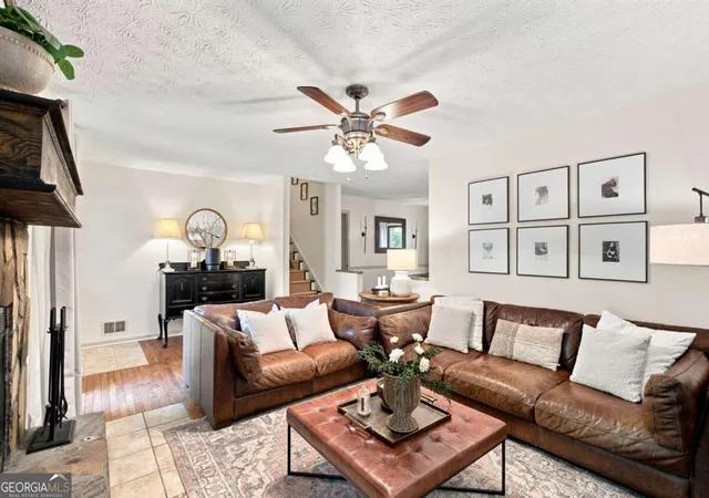 Photo 4 of Single family home for sale at 1088 Oak Grv Cir, Lawrenceville, GA 30043 | MLS# 10841972 | Listing updated on 2026-09-12