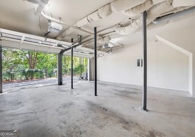 Listing Photo 2 - Condo for sale in building located at 1075 High Pt Dr NE, Atlanta, GA 30306