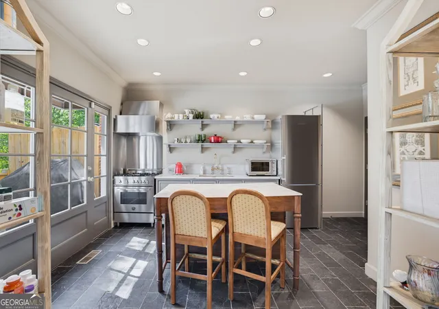 Listing Photo 5 - Condo for sale in building located at 1075 High Pt Dr NE, Atlanta, GA 30306