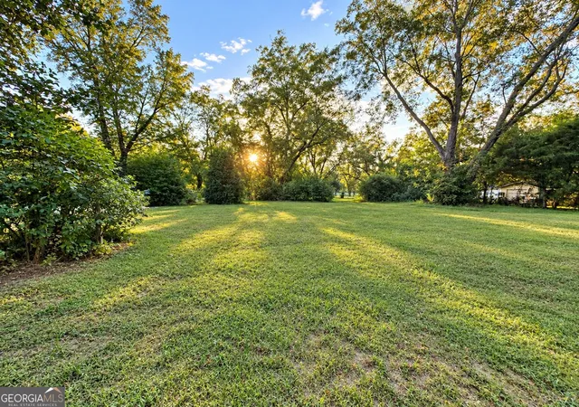 Photo 3 of Sale Pending at 2220 Liberty Expy SE, Albany, GA 31705 | MLS# 10849461 | Listing updated on 2026-10-09