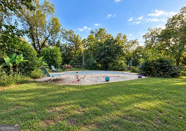 Photo 4 of Sale Pending at 2220 Liberty Expy SE, Albany, GA 31705 | MLS# 10849461 | Listing updated on 2026-10-09