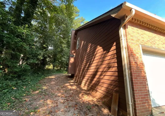 Photo 3 of Single family home for sale at 1547 Golf Link Dr, Stone Mountain, GA 30088 | MLS# 10844667 | Listing updated on 2026-09-12