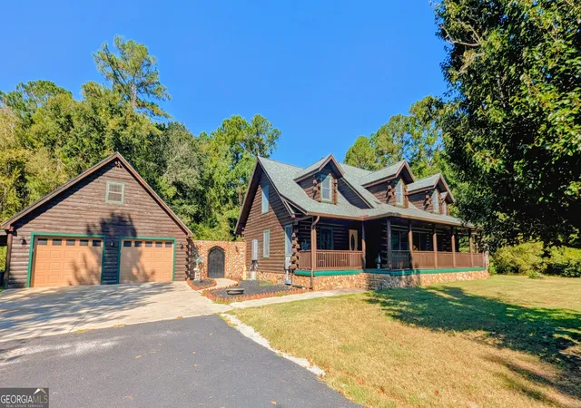 Photo 2 of Single family home for sale at 817 Lakeview Rd, Statesboro, GA 30461 | MLS# 10849515 | Listing updated on 2026-10-03