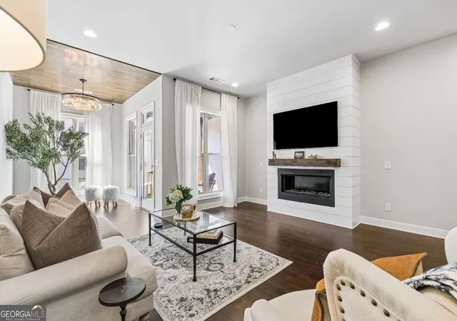 Photo 3 of Townhouse for sale at 259 Franklin Rd, Sandy Springs, GA 30342 | MLS# 10849607 | Listing updated on 2026-10-03