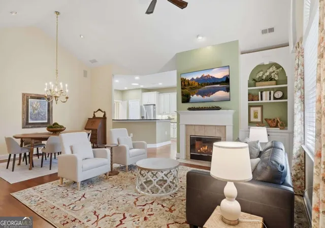 Listing Photo 4 - Condo for sale in building located at 2617 Grapevine Cir, Cumming, GA 30041 - Unit #601